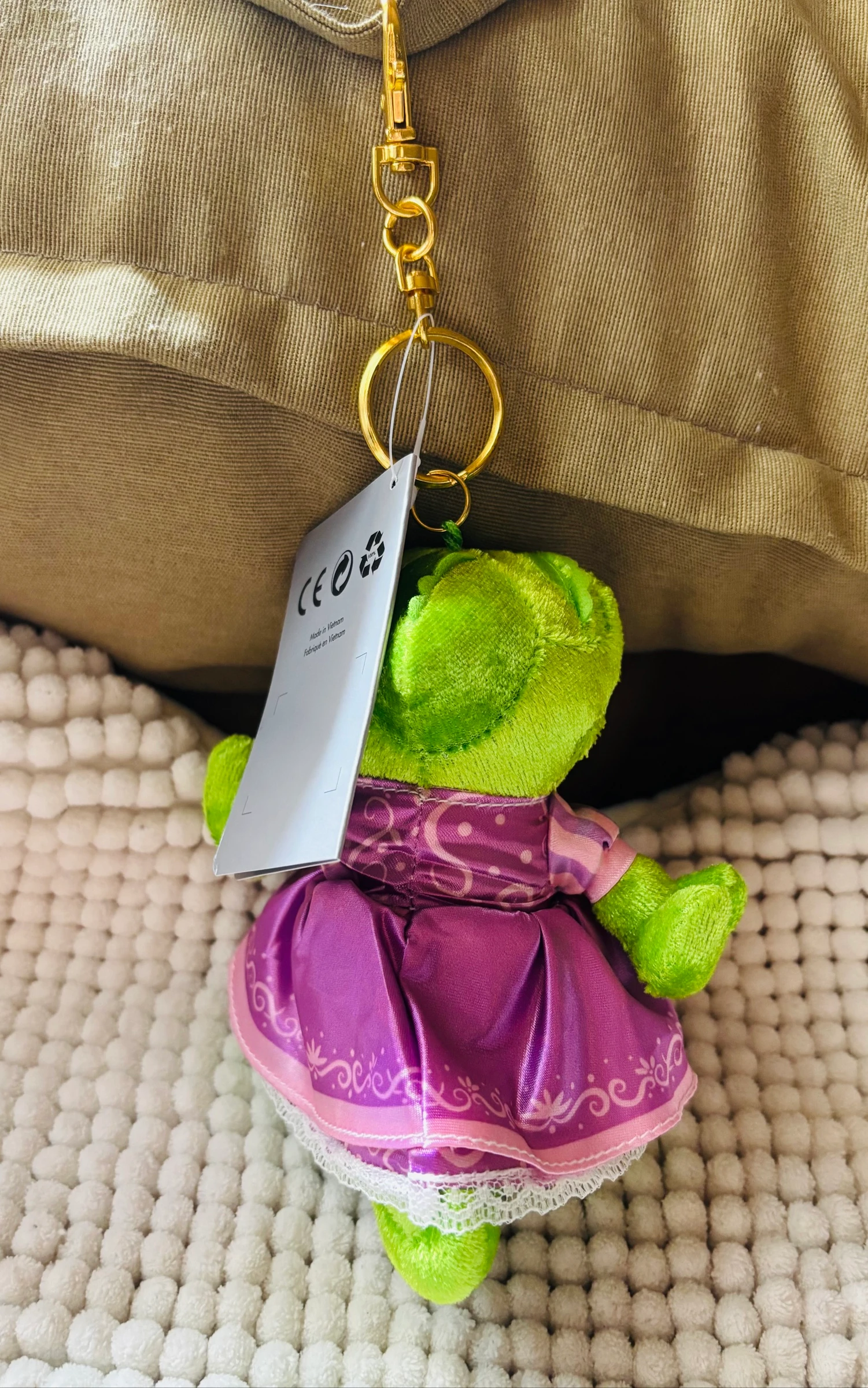 Peluche llavero Pascal en vestido de Rapunzel – photo 4